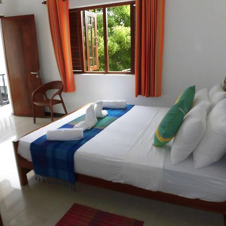 Bed and Breakfast Pick & Go White House Negombo Exteriér fotografie