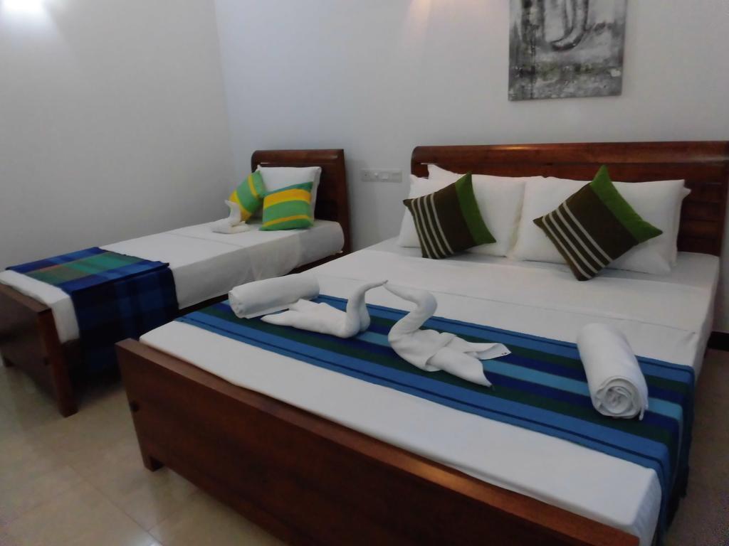 Bed and Breakfast Pick & Go White House Negombo Exteriér fotografie