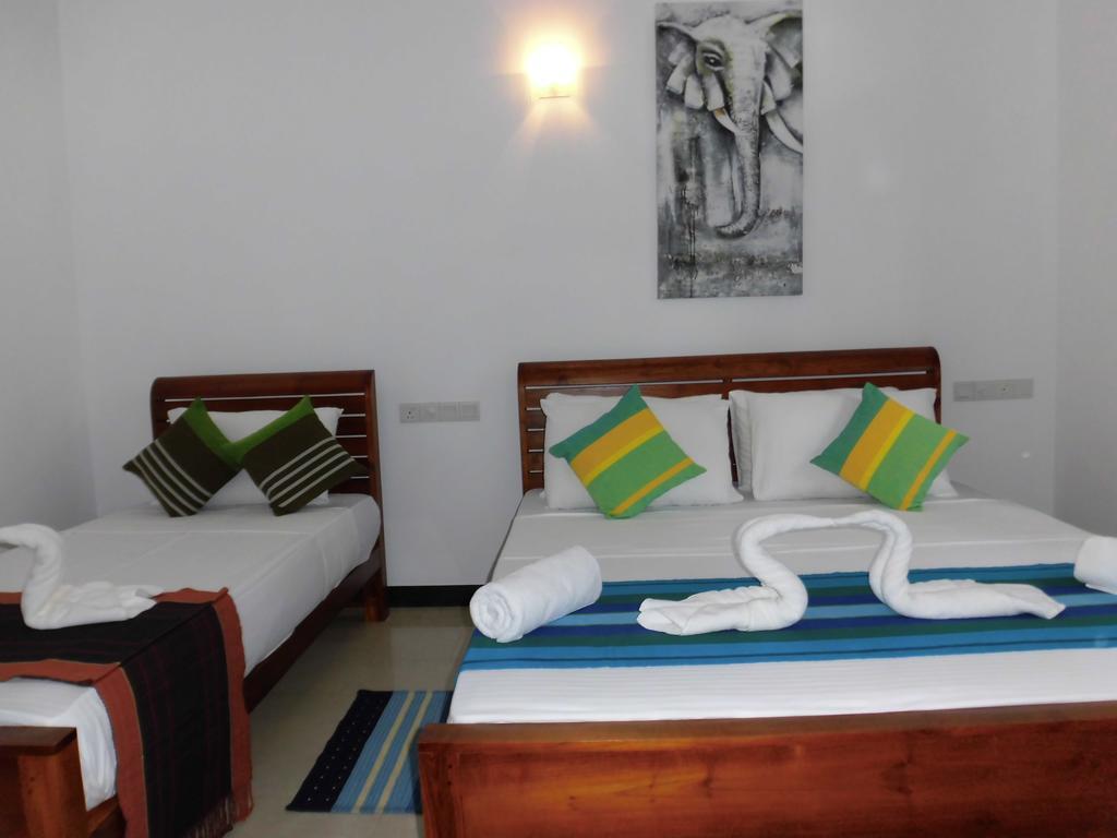 Bed and Breakfast Pick & Go White House Negombo Exteriér fotografie