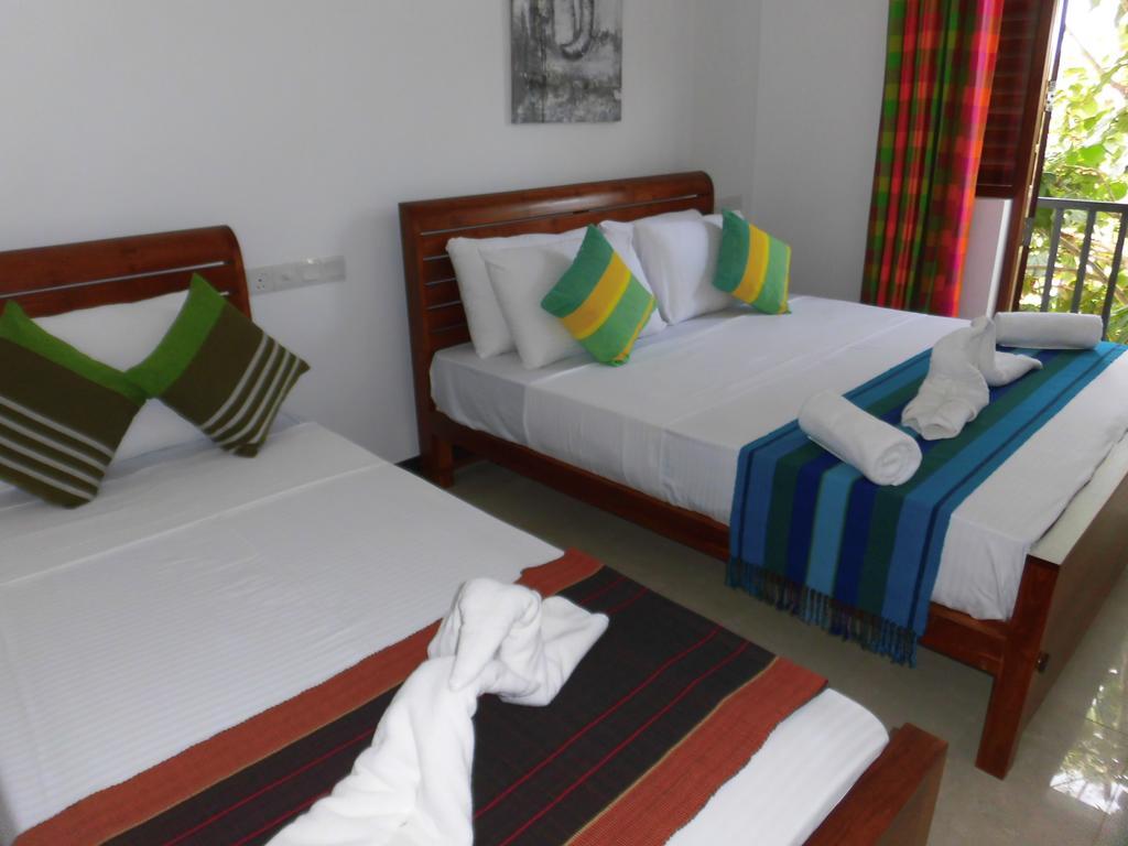 Bed and Breakfast Pick & Go White House Negombo Exteriér fotografie