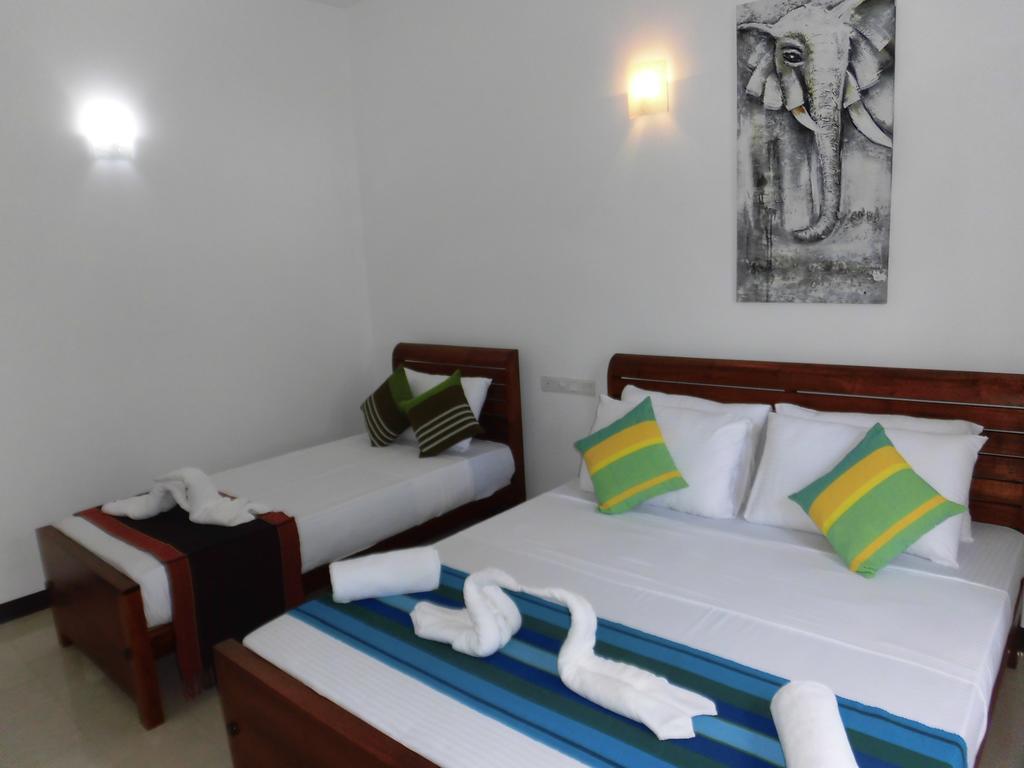 Bed and Breakfast Pick & Go White House Negombo Exteriér fotografie