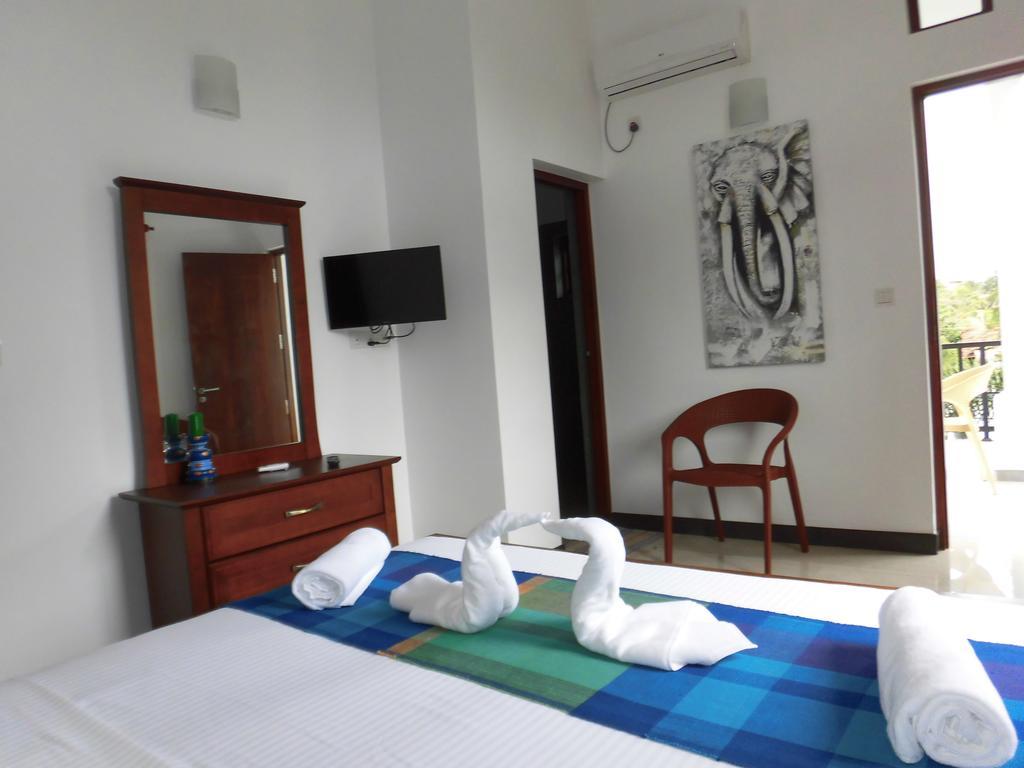 Bed and Breakfast Pick & Go White House Negombo Exteriér fotografie