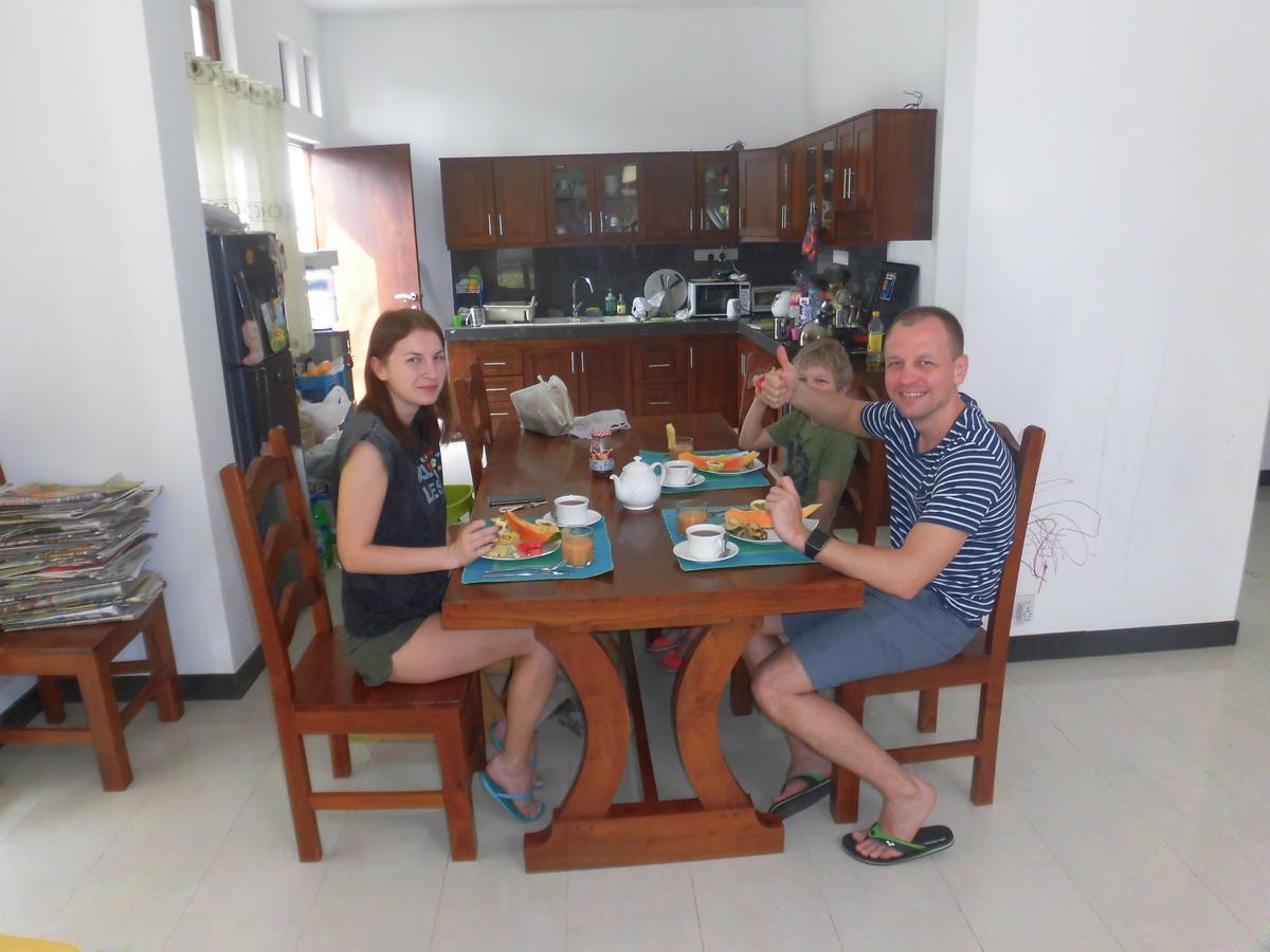 Bed and Breakfast Pick & Go White House Negombo Exteriér fotografie