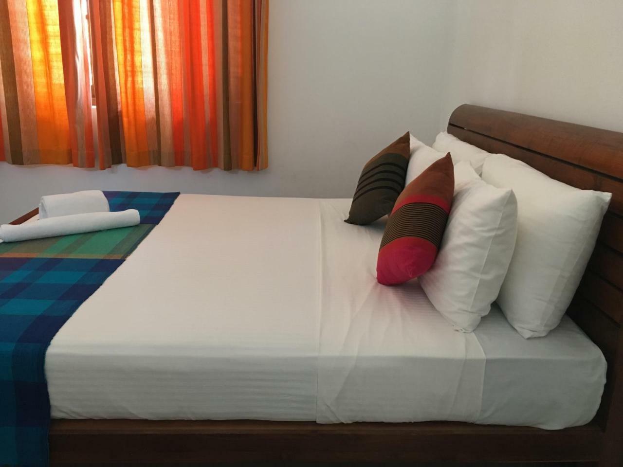 Bed and Breakfast Pick & Go White House Negombo Exteriér fotografie