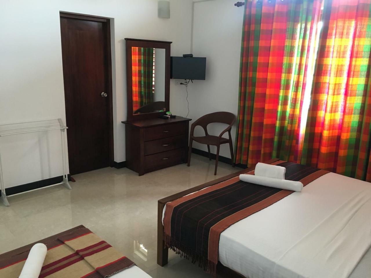 Bed and Breakfast Pick & Go White House Negombo Exteriér fotografie